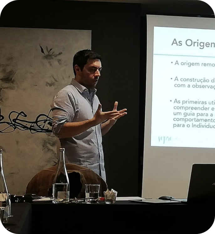 Leonardo Mansinhos em palestra