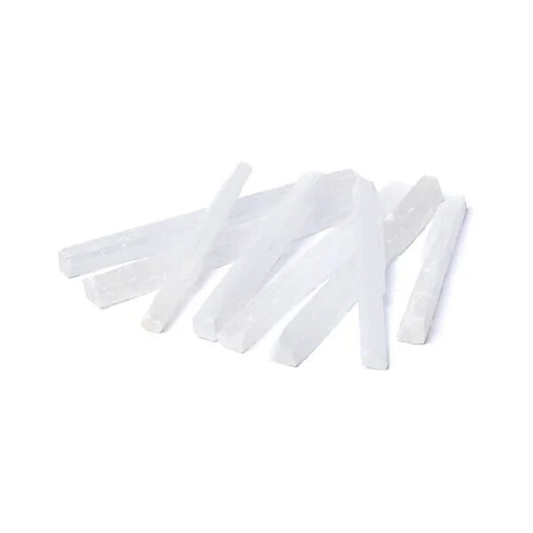 Bastao de selenite natural de 16-20cm com superficie estriada e brilho lunar