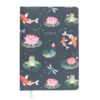 Caderno A5 Pond Print com design aquático sereno na capa