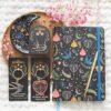 Caderno A5 Midnight Bloom com design floral nocturno na capa