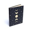 Caderno A5 preto com fases da lua e estrelas na capa para journaling