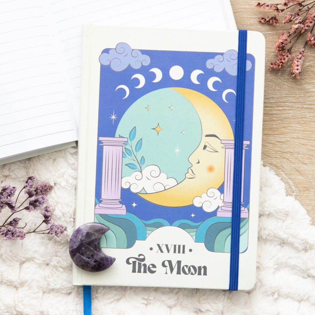 Caderno A5 The Moon Celestial com design celeste e lunar na capa