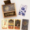 Caixa de madeira para tarot com dois compartimentos separados e suporte para exibição de cartas em posição vertical