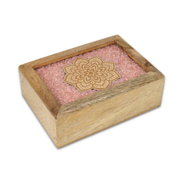 Caixa em madeira de mangueira com mandala e quartzo rosa na tampa 18cm