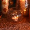 Castiçal de vidro transparente em vaso com margaridas naturais prensadas 8x10cm, Sopro d’Alma