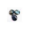 Labradorite em sabonete 6cm com labradorescência azul e verde, formato oval plano para meditação na mão, Sopro d’Alma