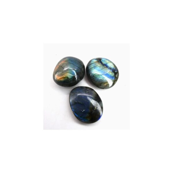 Labradorite em sabonete 6cm com labradorescência azul e verde, formato oval plano para meditação na mão, Sopro d’Alma