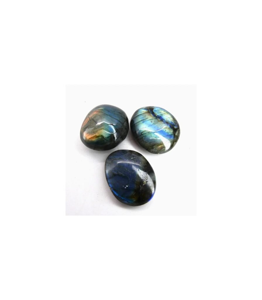 Labradorite em sabonete 6cm com labradorescência azul e verde, formato oval plano para meditação na mão, Sopro d’Alma