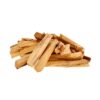 Pedaços naturais de Pau Santo Bursera graveolens sobre superfície de madeira, pack 50g de origem peruana