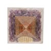 Pirâmide de orgonite com ametista e Flor da Vida gravada, 7x7 cm, para harmonização energética e clareza espiritual, Sopro d’Alma
