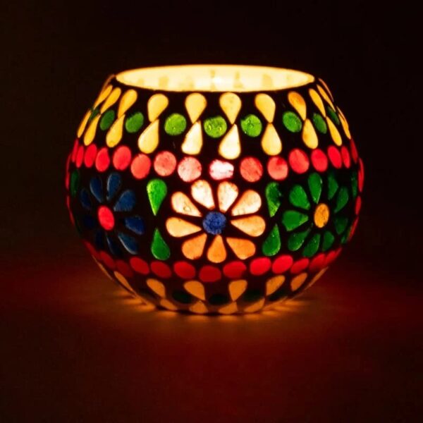 Porta velas em mosaico com motivo floral colorido para vela de chá