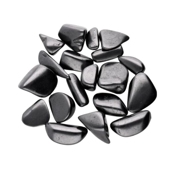 Pedra rolada de shungite natural de 4cm, mineral negro com presenca marcante